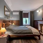 Old House Apartment *