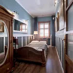 Old House Apartment *